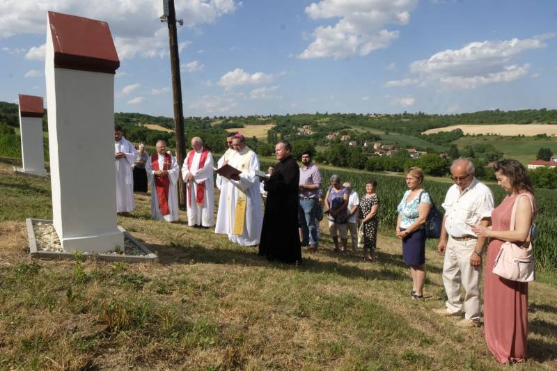 2021.06.30_Gödre felújított kálvária (54).JPG